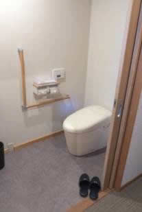 バリアフリールームのトイレの画像