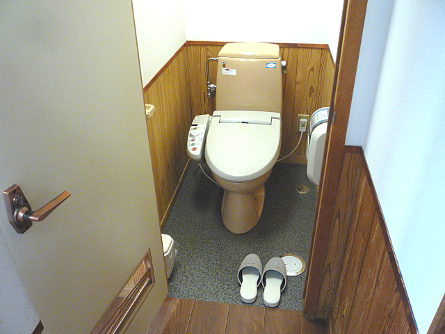 2階様式トイレの画像　クリック・Enterで拡大