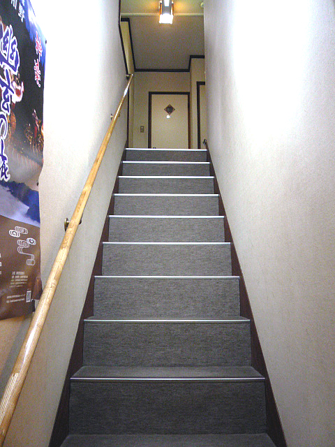 2階への階段の画像　クリック・Enterで拡大
