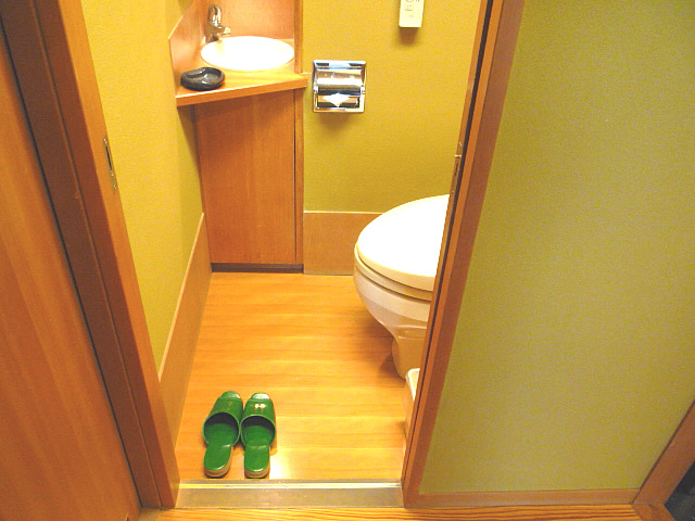 和室の洋式トイレの画像　クリック・Enterで拡大