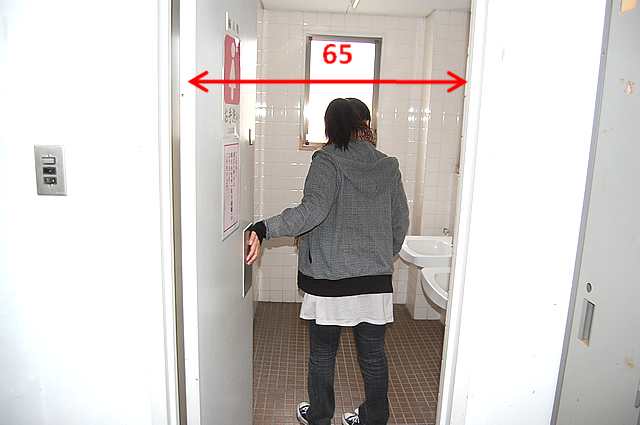 トイレの入口の画像　クリック・Enterで拡大