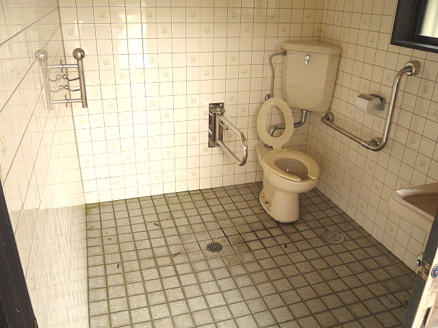 鷺舞広場の身障者トイレの画像　クリック・Enterで拡大