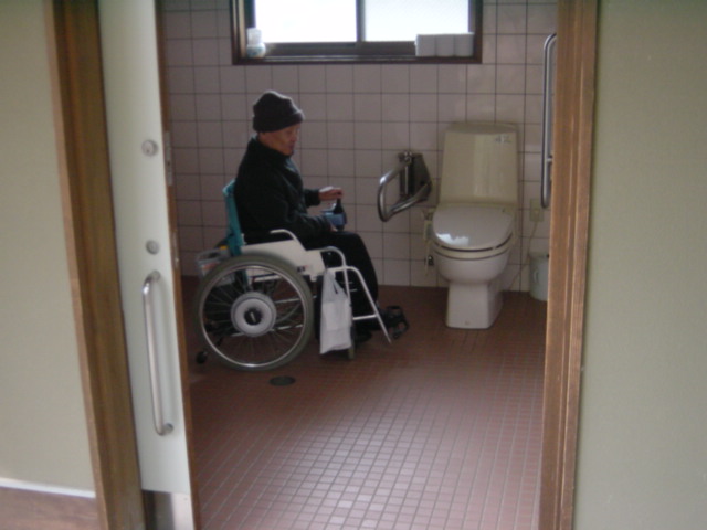 身障者トイレ内部の画像
