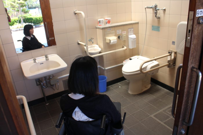 身障者トイレ内部の画像　クリック・Enterで拡大